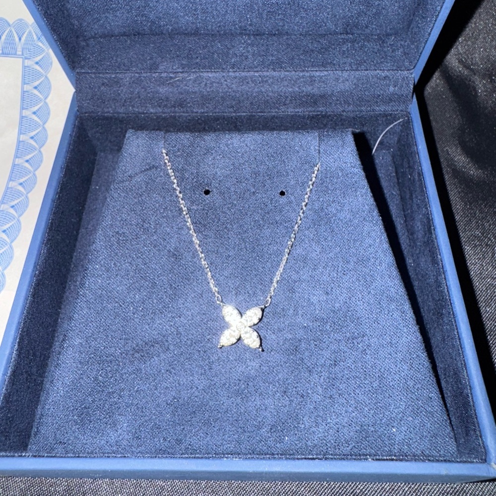 Floral diamond necklace